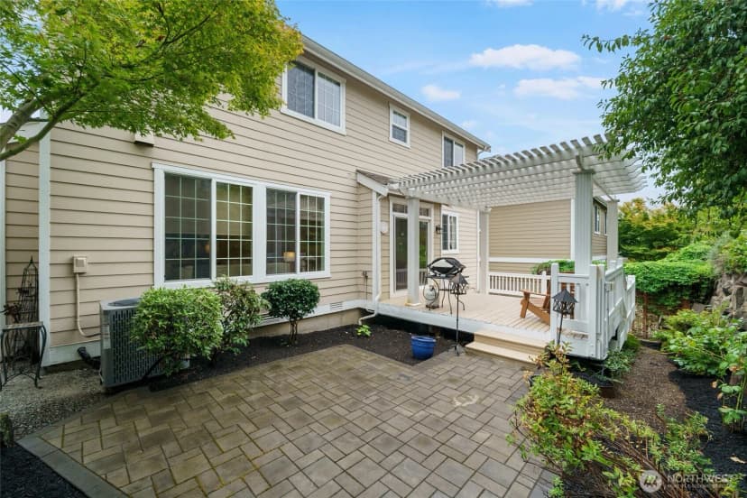 Property photo for 1008 N 27th Place, Renton photo 23
