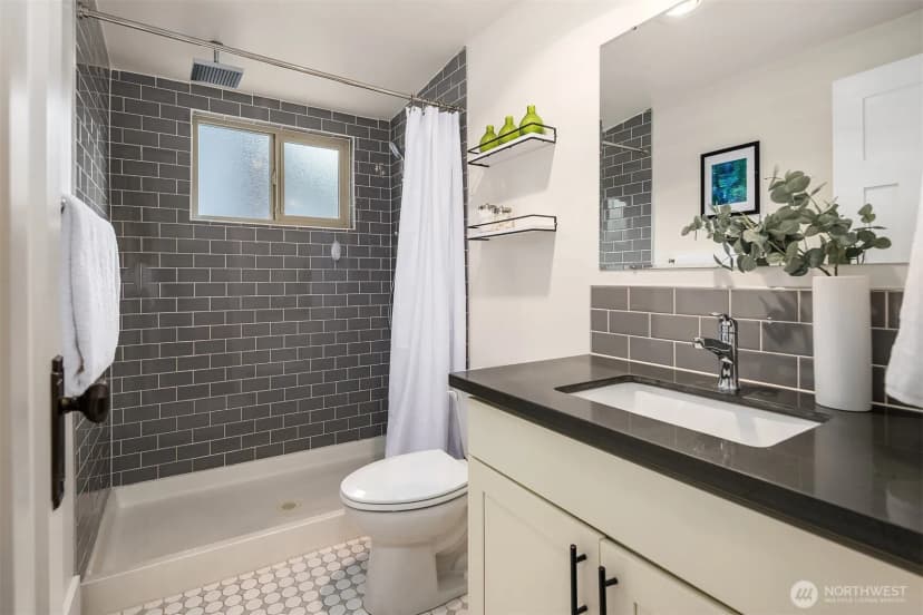 Property photo for 914 W Howe Street, Seattle photo 23