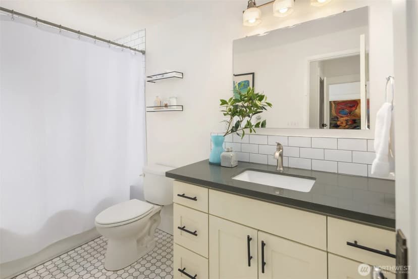 Property photo for 914 W Howe Street, Seattle photo 17