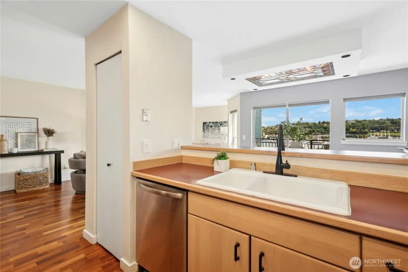 Property photo for 701 Galer Street #808, Seattle photo 13