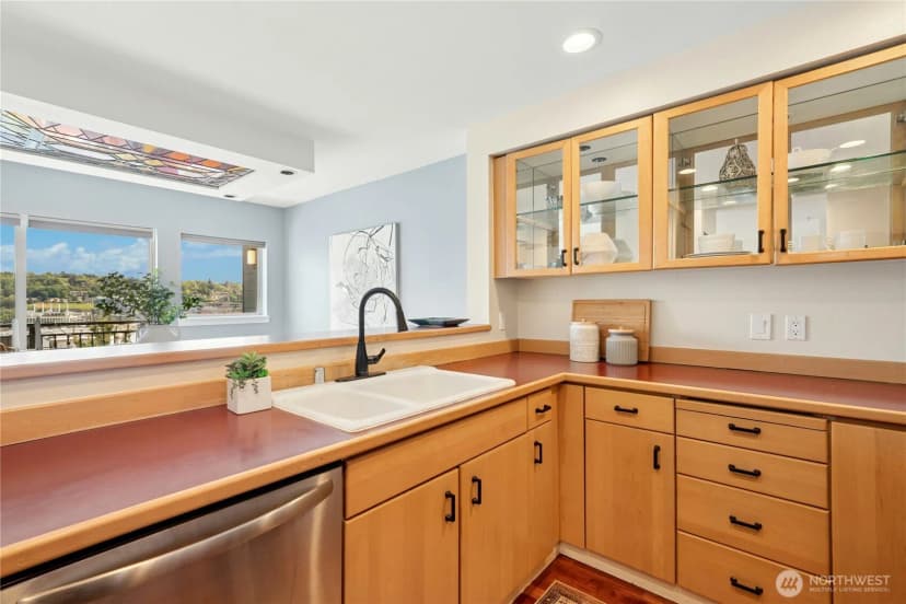 Property photo for 701 Galer Street #808, Seattle photo 11