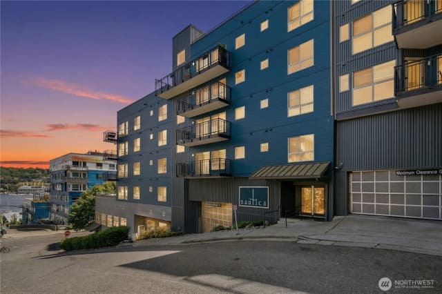 Property photo for 701 Galer Street #808, Seattle photo 2