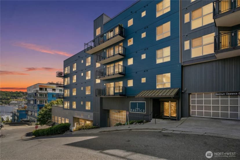 Property photo for 701 Galer Street #808, Seattle photo 2