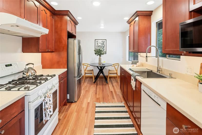 Property photo for 20205 60th Place Ne, Kenmore photo 10