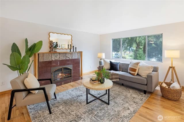 Property photo for 20205 60th Place Ne, Kenmore photo 4