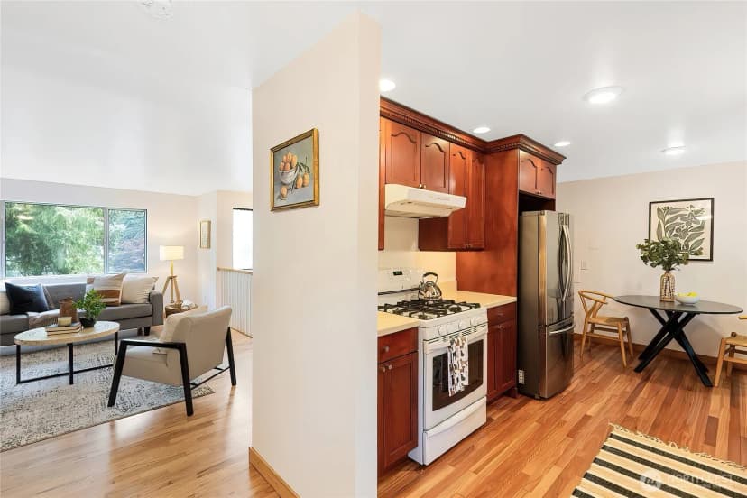 Property photo for 20205 60th Place Ne, Kenmore photo 9