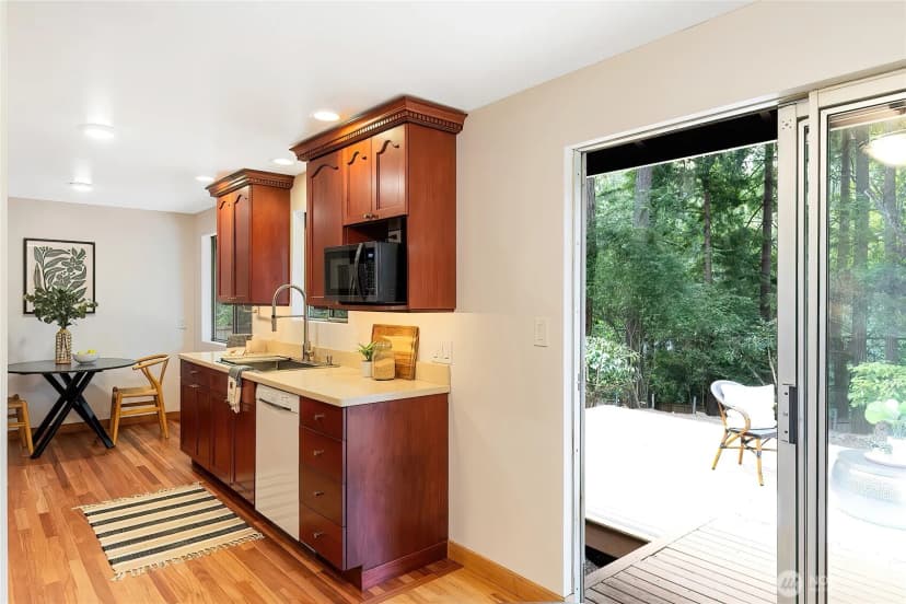 Property photo for 20205 60th Place Ne, Kenmore photo 8