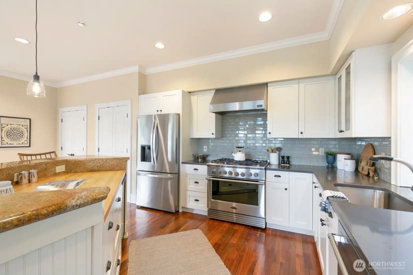 Property photo for 3016 37th Avenue W, Seattle photo 10