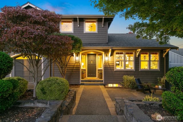 Property photo for 3016 37th Avenue W, Seattle photo 2
