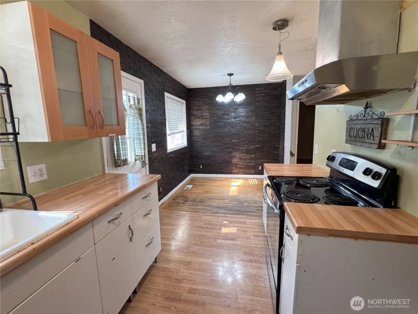 Property photo for 20426 54th Avenue W, Lynnwood photo 4