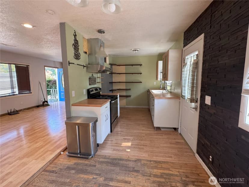Property photo for 20426 54th Avenue W, Lynnwood photo 2