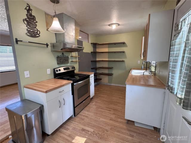 Property photo for 20426 54th Avenue W, Lynnwood photo 3