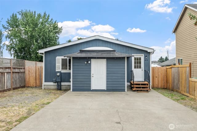Property photo for 412 N 2nd Avenue S, Algona