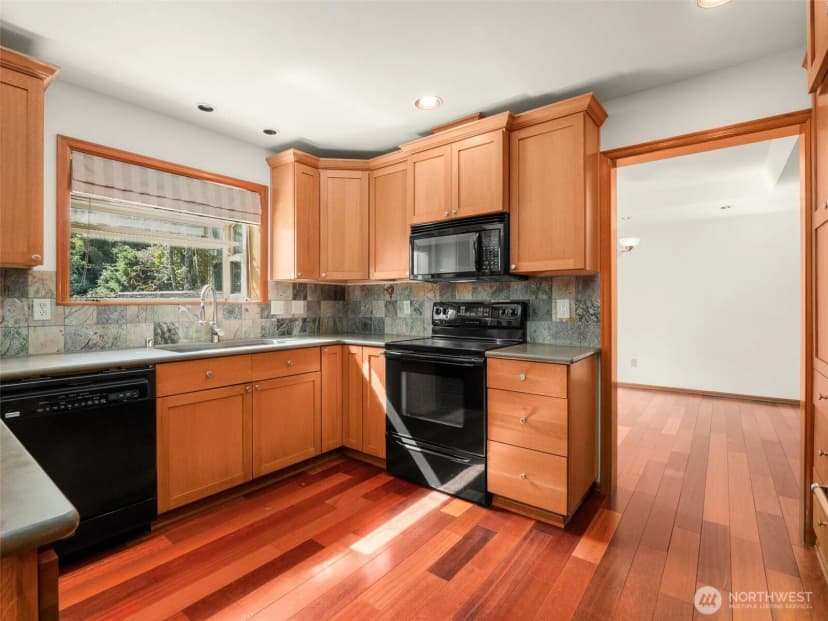 Property photo for 16515 126th Avenue Ne, Woodinville photo 11