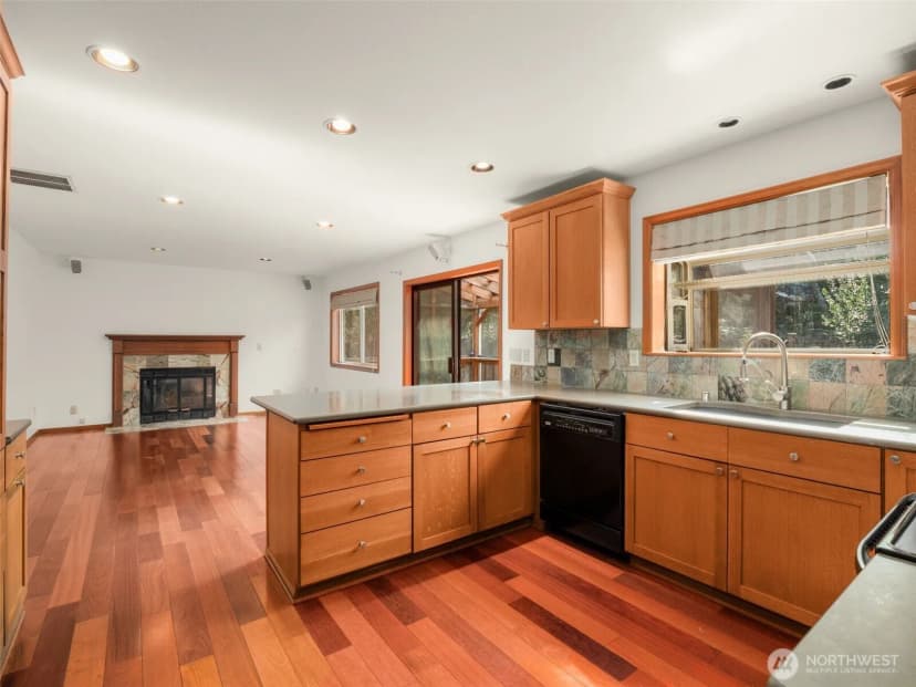 Property photo for 16515 126th Avenue Ne, Woodinville photo 12
