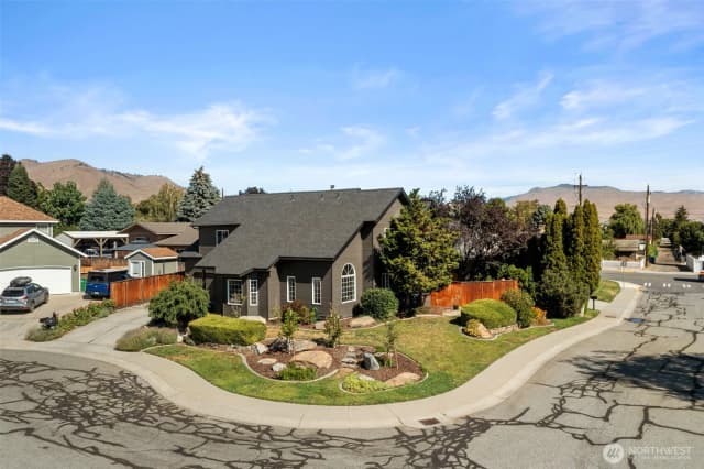 Property photo for 702 Kriewald Court, Wenatchee photo 2