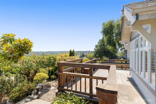 Property photo for 4017 39th Avenue Sw, Seattle