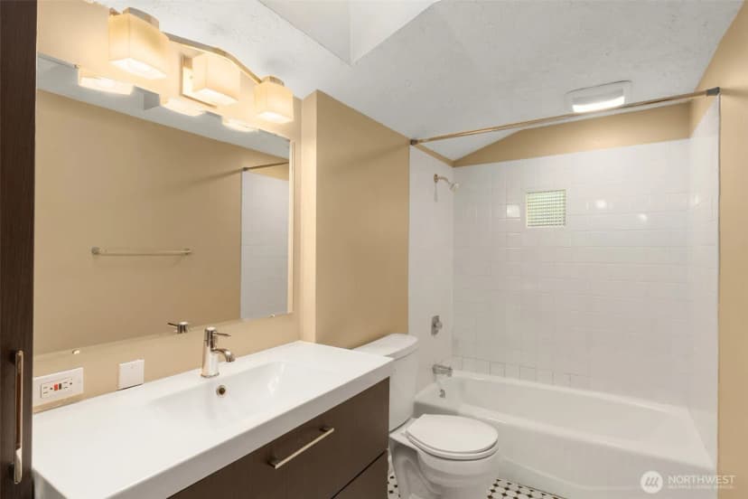 Property photo for 4017 39th Avenue Sw, Seattle photo 21