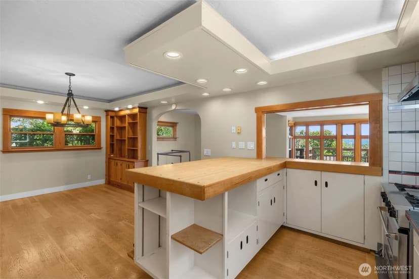 Property photo for 4017 39th Avenue Sw, Seattle photo 11