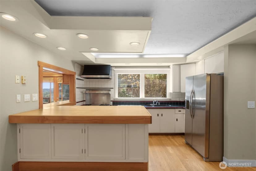 Property photo for 4017 39th Avenue Sw, Seattle photo 14