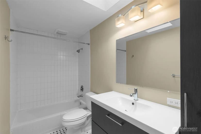 Property photo for 4017 39th Avenue Sw, Seattle photo 18