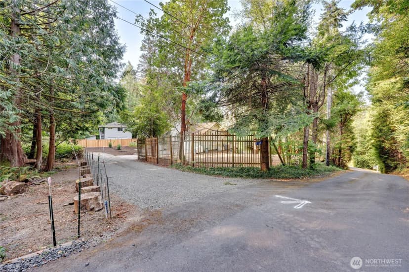 Property photo for 5368 Crystal Springs Drive Ne, Bainbridge Island photo 2