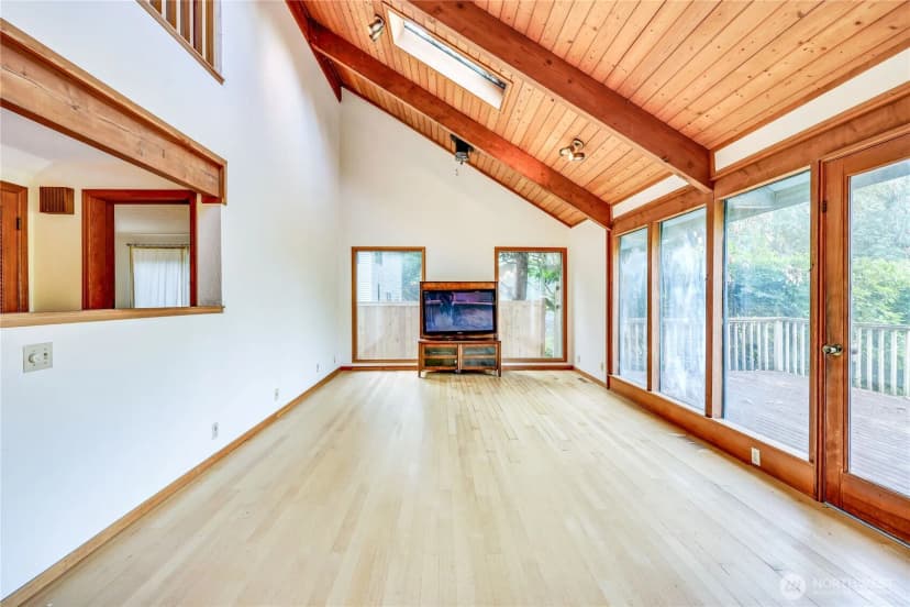 Property photo for 5368 Crystal Springs Drive Ne, Bainbridge Island photo 9