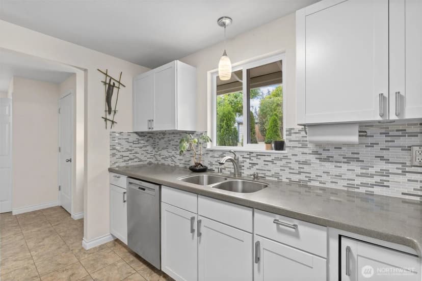 Property photo for 8806 Cascadia Avenue, Everett photo 15