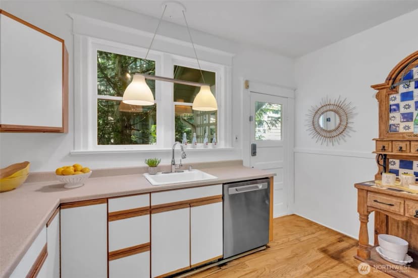 Property photo for 5618 12th Avenue Ne, Seattle photo 11