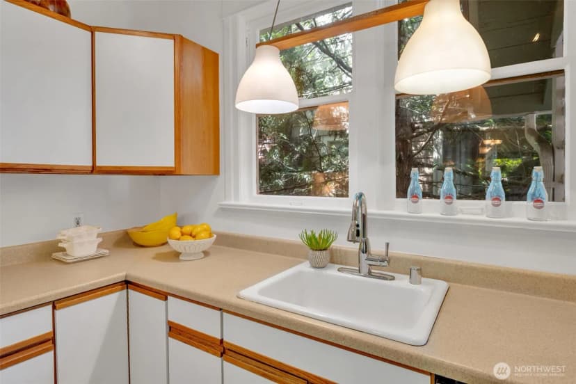 Property photo for 5618 12th Avenue Ne, Seattle photo 12