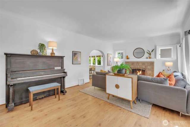 Property photo for 5618 12th Avenue Ne, Seattle photo 5
