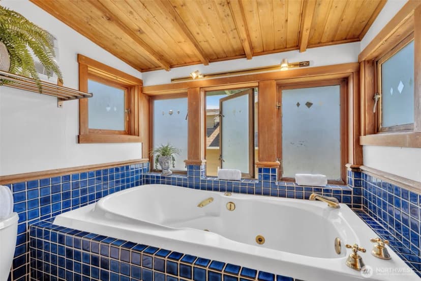 Property photo for 5618 12th Avenue Ne, Seattle photo 18