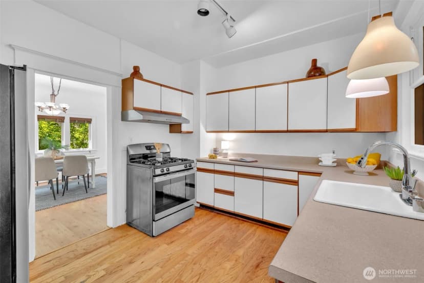 Property photo for 5618 12th Avenue Ne, Seattle photo 10