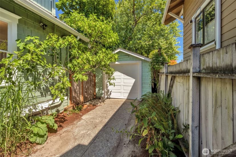 Property photo for 5618 12th Avenue Ne, Seattle photo 32