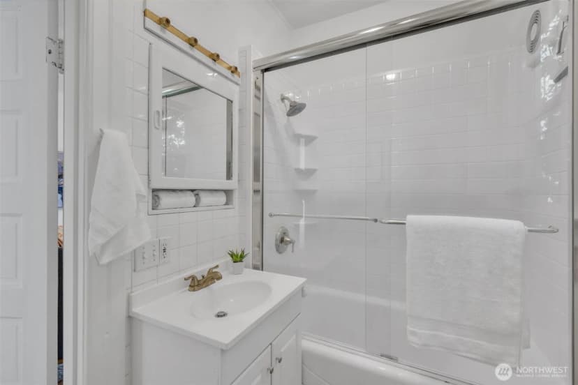 Property photo for 5618 12th Avenue Ne, Seattle photo 14