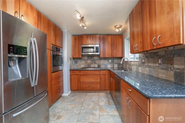 Property photo for 30117 3rd Place Sw, Federal Way photo 5