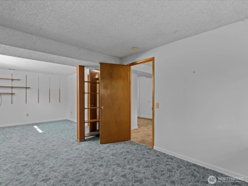 Property photo for 20226 7th Avenue S, Des Moines photo 32