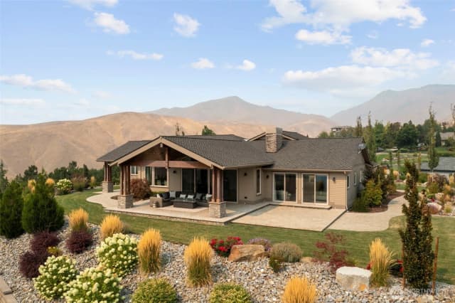 Property photo for 4095 W Eaglerock Drive, Wenatchee photo 2