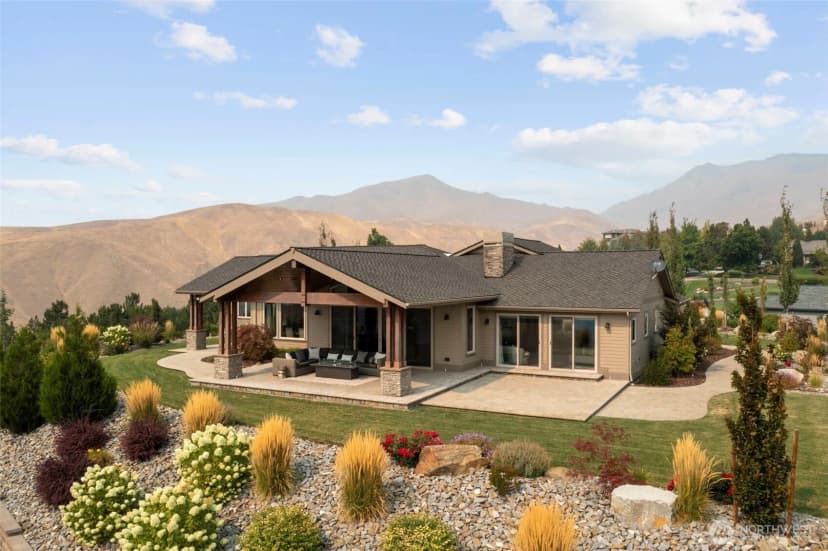 Property photo for 4095 W Eaglerock Drive, Wenatchee photo 2
