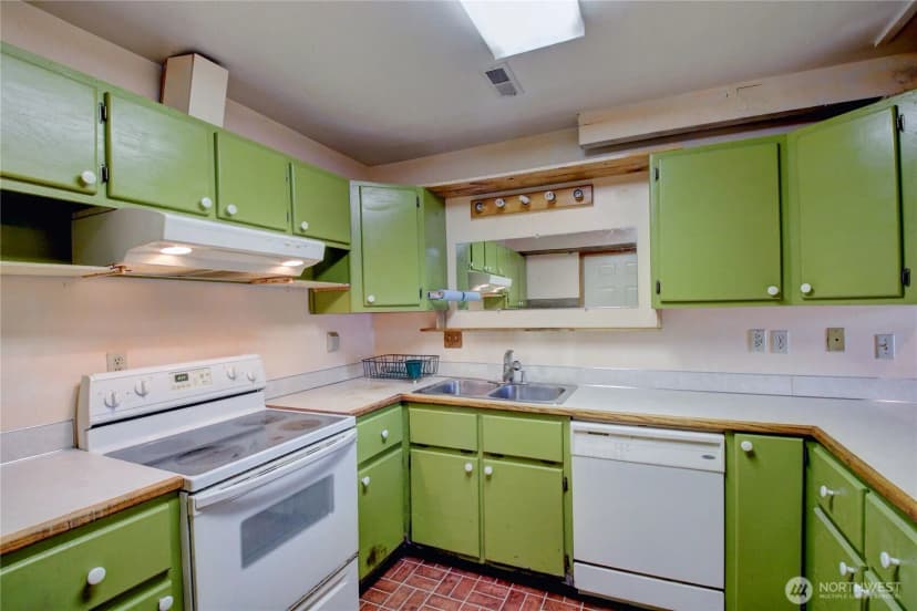 Property photo for 1701 24th Court, Anacortes photo 6