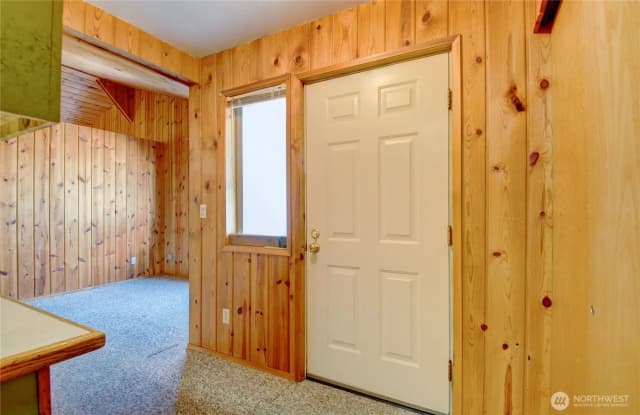 Property photo for 1701 24th Court, Anacortes photo 2