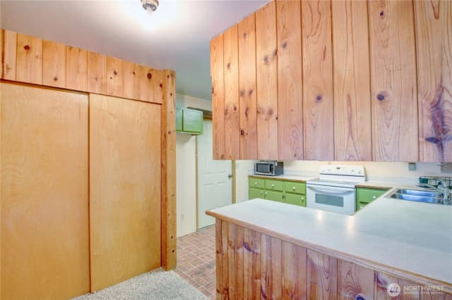 Property photo for 1701 24th Court, Anacortes photo 4