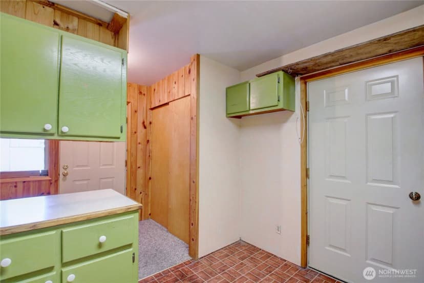 Property photo for 1701 24th Court, Anacortes photo 8