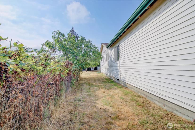 Property photo for 1701 24th Court, Anacortes photo 39