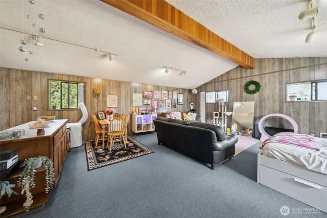 Property photo for 43112 208th Avenue Se, Enumclaw photo 4