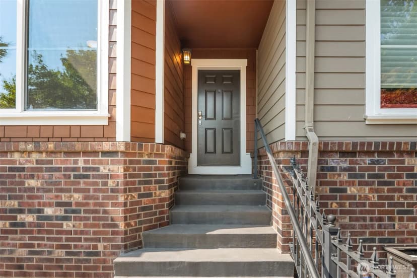 Property photo for 209 18th Avenue E #b, Seattle photo 5