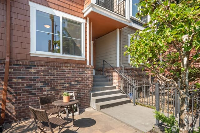Property photo for 209 18th Avenue E #b, Seattle photo 4