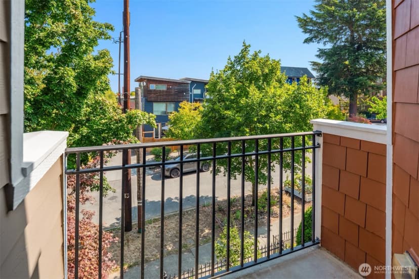 Property photo for 209 18th Avenue E #b, Seattle photo 8