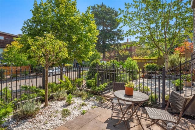 Property photo for 209 18th Avenue E #b, Seattle photo 3
