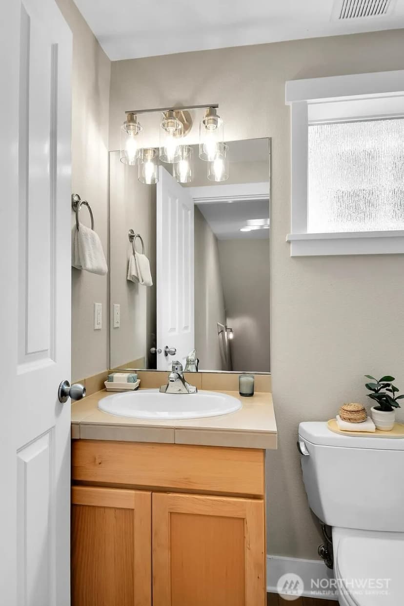 Property photo for 1828 27th Avenue #b, Seattle photo 16